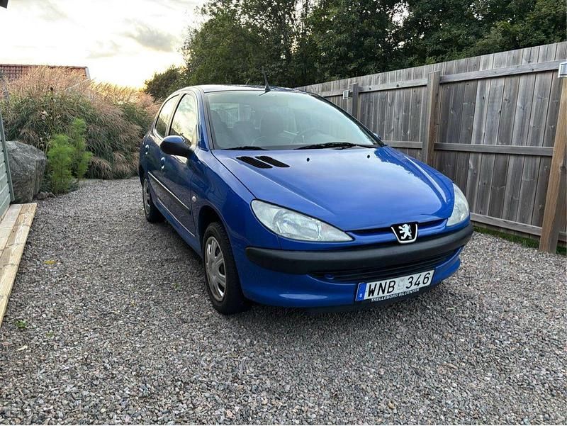 Blå Begagnad 2001 Peugeot 206 Halvkombi | 15 900 kr - Bild 1/4