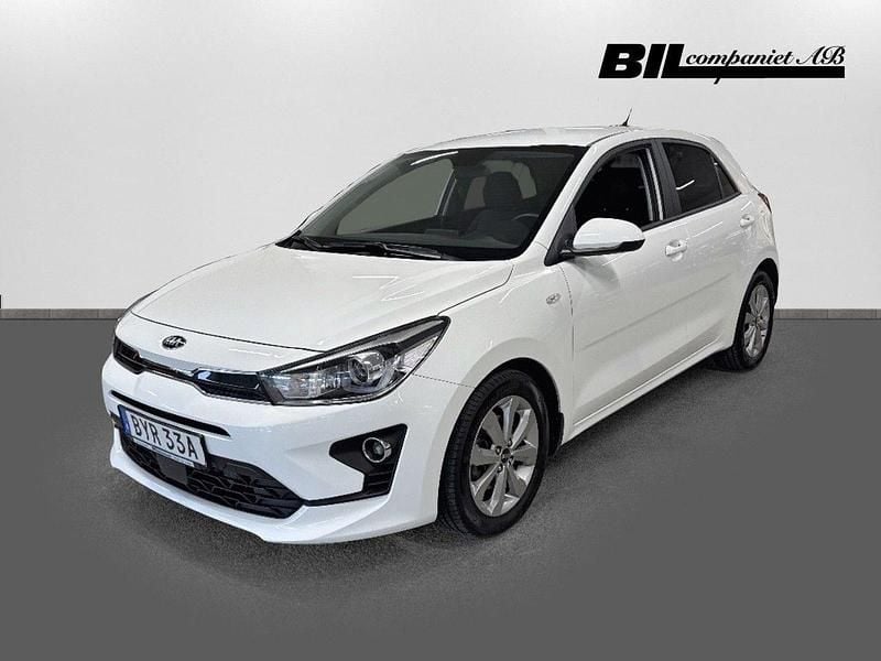 Vit Begagnad 2020 Kia Rio Advance Halvkombi | 179 000 kr (Marknadspris) - Bild 1/4