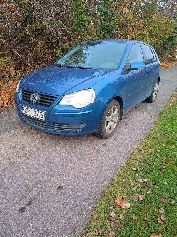 Blå Begagnad 2007 VW Polo Comfortline Halvkombi | 29 000 kr (Dyr) - Bild 1/4