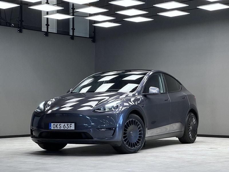 Grå Begagnad 2021 Tesla Model Y Long Range SUV | 379 900 kr - Bild 1/3