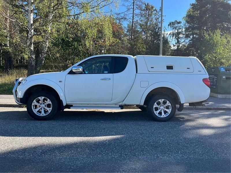 Vit Begagnad 2012 Mitsubishi L200 Pickup | 110 000 kr (Superpris) - Bild 1/4