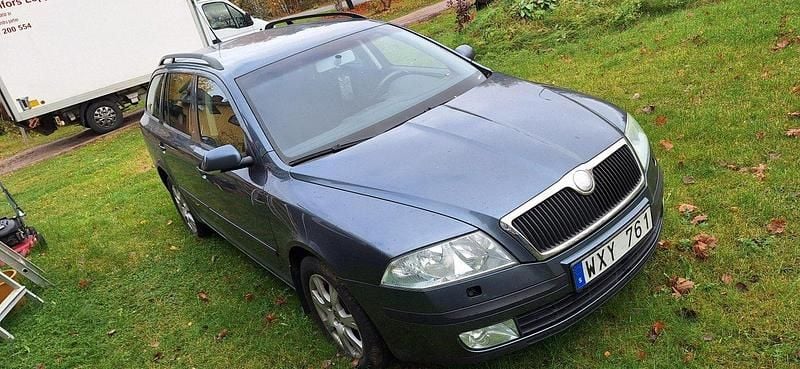 Grå Begagnad 2006 Skoda Octavia Kombi | 8 500 kr (Superpris) - Bild 1/4