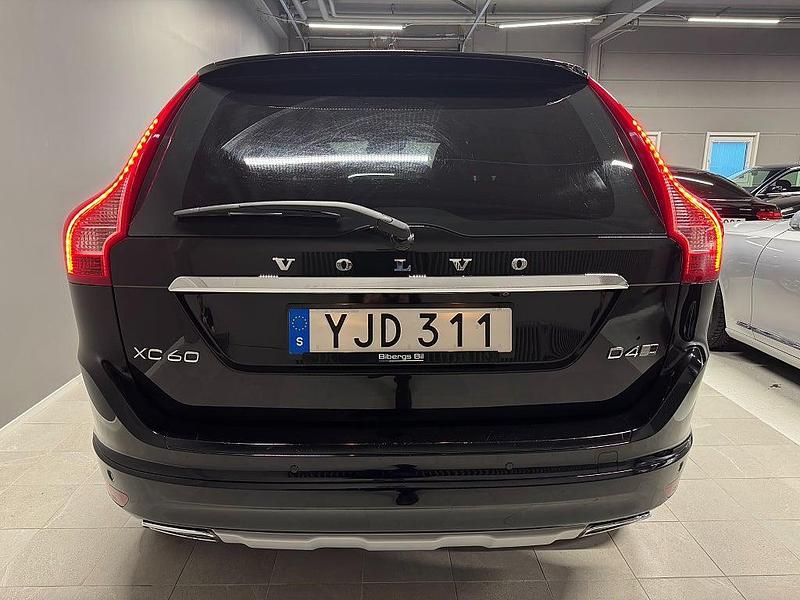 Begagnad Volvo XC60 Standard 190 HK (139 kW) 2016 Svart SUV