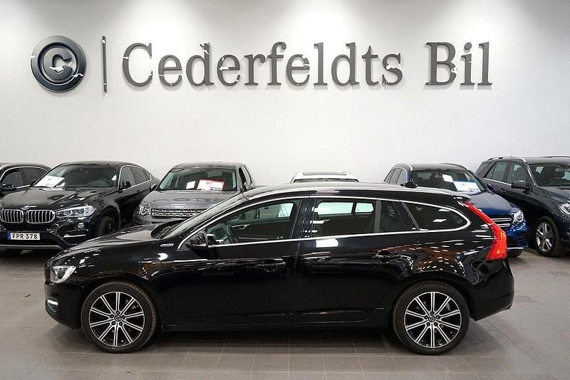 Svart Begagnad 2018 Volvo V60 Standard Kombi | 209 900 kr (Marknadspris) - Bild 1/4