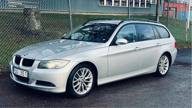 Grå Begagnad 2008 BMW 320 Advantage Kombi | 59 900 kr (Marknadspris) - Bild 1/4