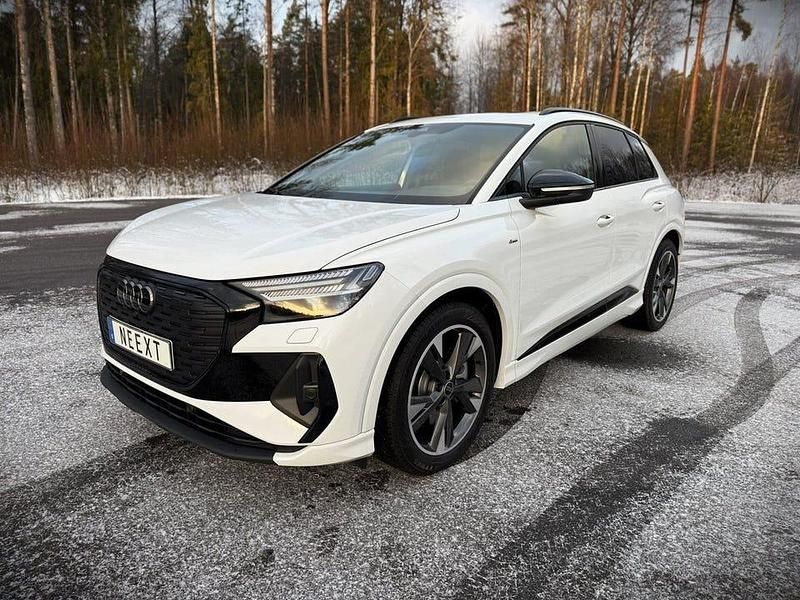 Begagnad Audi Q4 e-tron S-Line 195 kW (266 HK) 2024 Vit SUV