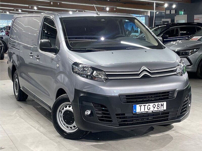 Grå (grå artense) Begagnad 2023 Citroën Jumpy Business Class Minibuss | 412 375 kr - Bild 1/4