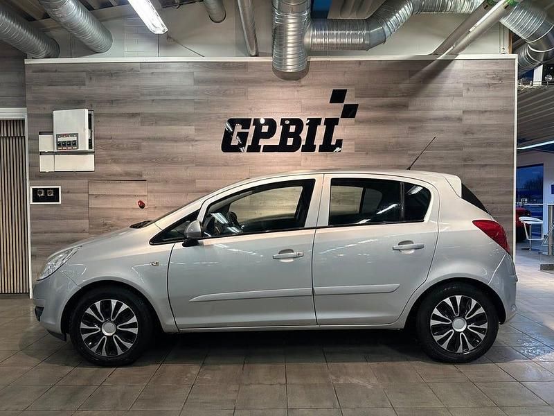 Begagnad Opel Corsa 90 HK (66 kW) 2007 Silver Halvkombi