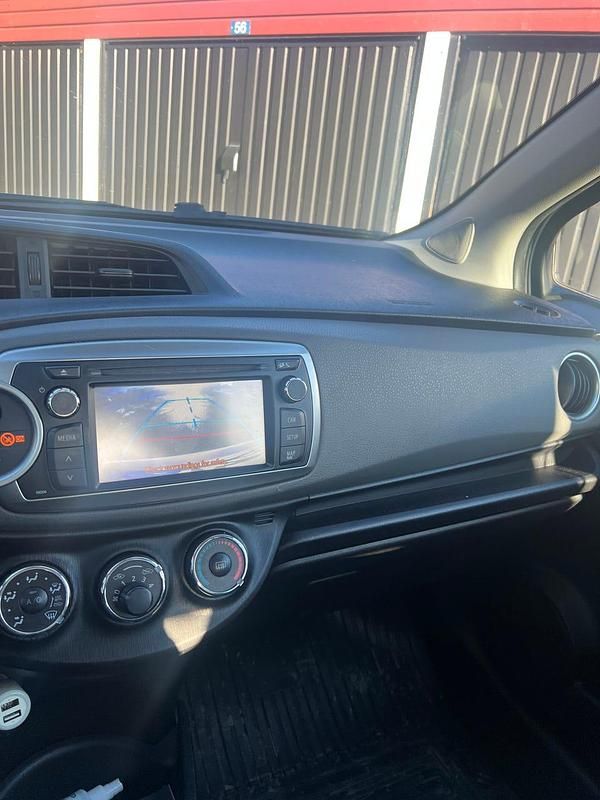 Begagnad Toyota Yaris 69 HK (50 kW) 2012 Halvkombi