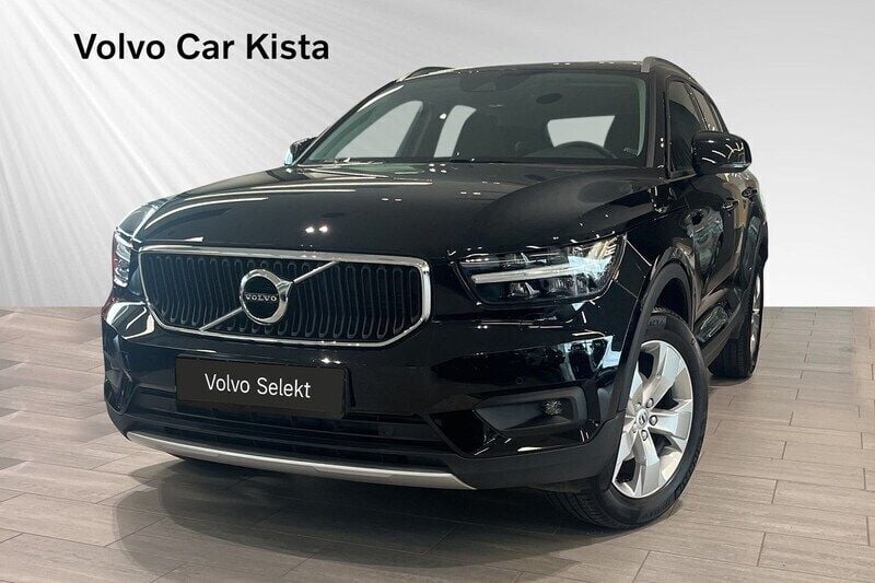 Svart Begagnad 2022 Volvo XC40 SUV | 299 900 kr (Superpris) - Bild 1/3