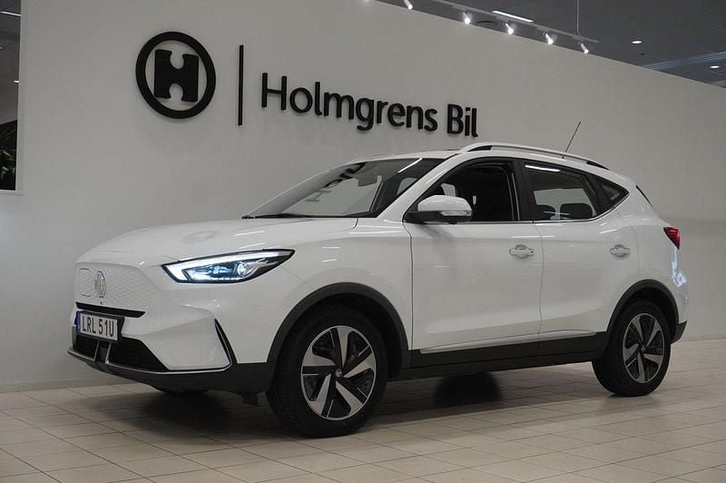 Vit Begagnad 2022 MG ZS Luxury Sedan | 249 900 kr (Superpris) - Bild 1/4
