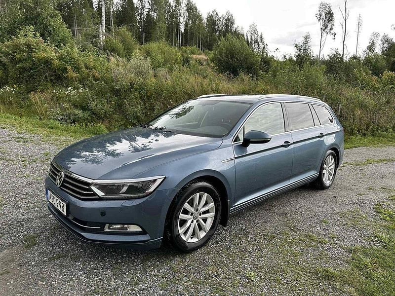 Blå Begagnad 2015 VW Passat Kombi | 89 500 kr (Dyr) - Bild 1/4