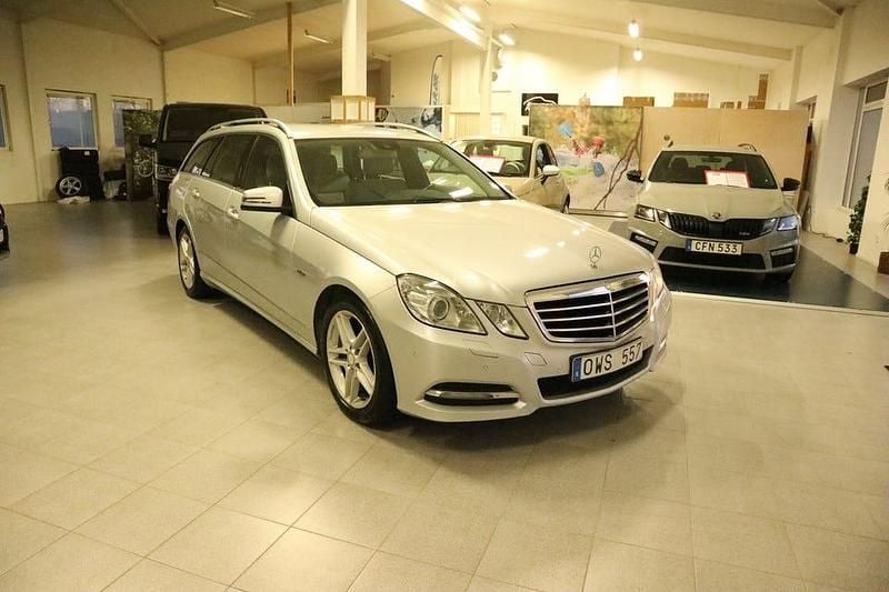 Begagnad Mercedes E220 Avantgarde 170 HK (125 kW) 2010 Silver Kombi