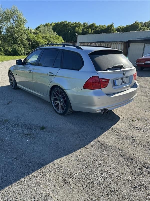 Begagnad BMW 320 177 HK (130 kW) 2009 Kombi