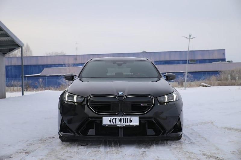 Begagnad BMW M5 728 HK (535 kW) 2025 Black sapphire metallic Kombi