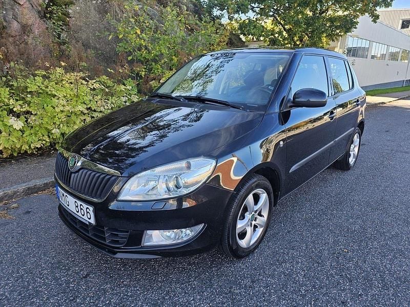 Svart Begagnad 2013 Skoda Fabia Elegance Halvkombi | 27 500 kr (Bra pris) - Bild 1/4