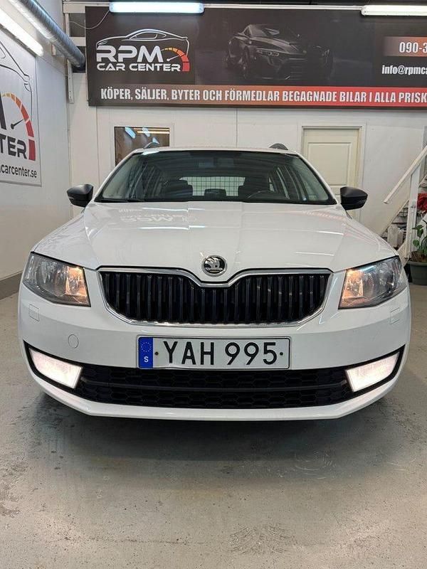 Begagnad Skoda Octavia 111 HK (81 kW) 2015 Vit Kombi