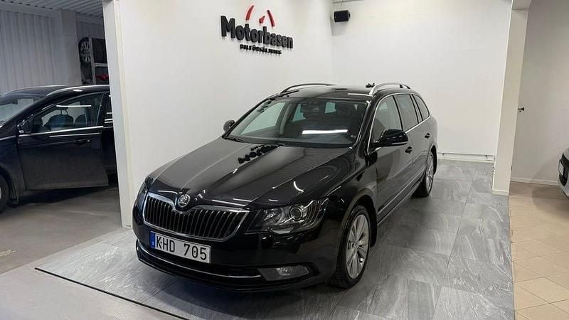 Begagnad Skoda Superb Elegance 170 HK (125 kW) 2013 Svart Kombi