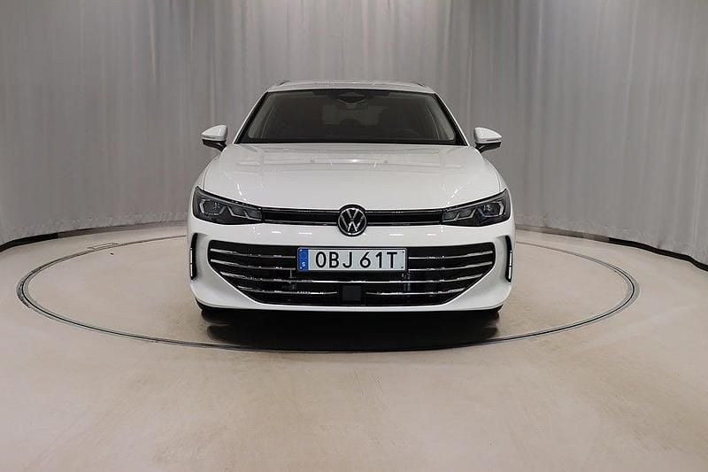 Begagnad VW Passat Business 204 HK (150 kW) 2024 Vit Kombi