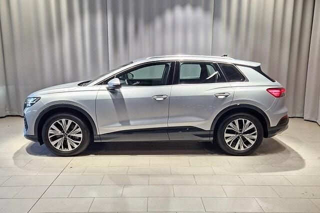 Begagnad Audi Q4 e-tron Proline 152 kW (207 HK) 2024 Florettsilver metallic SUV
