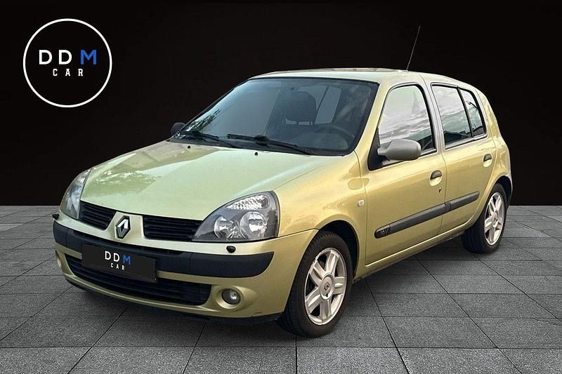 Ljusgrön Begagnad 2004 Renault Clio II Halvkombi | 24 900 kr (Dyr) - Bild 1/4
