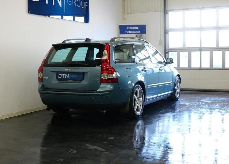 Begagnad Volvo V50 Momentum 180 HK (132 kW) 2007 Blå Kombi