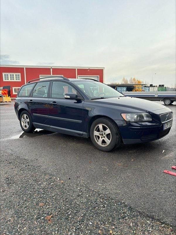 Blå Begagnad 2007 Volvo V50 Kinetic Kombi | 18 000 kr (Bra pris) - Bild 1/4