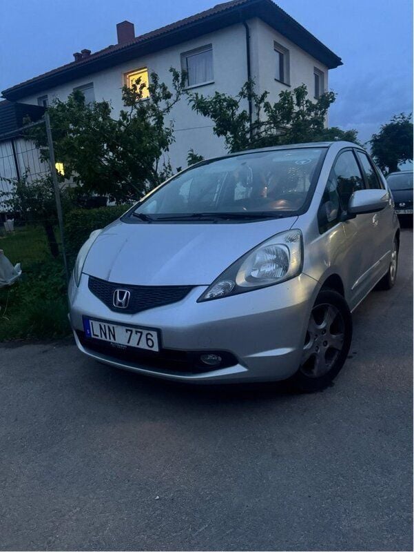 Silver Begagnad 2011 Honda Jazz Halvkombi | 49 000 kr (Marknadspris) - Bild 1/4