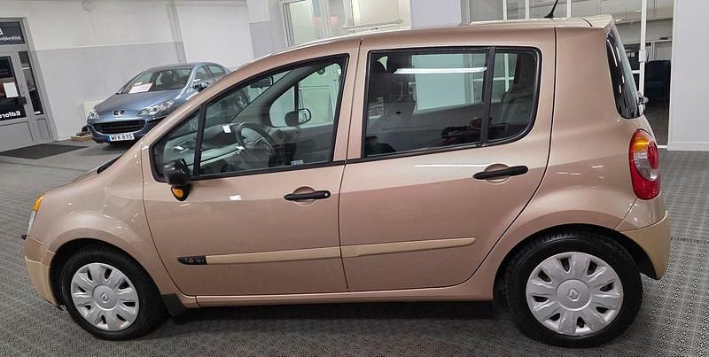 Begagnad Renault Modus 112 HK (82 kW) 2005 Ljusbrun Minibuss