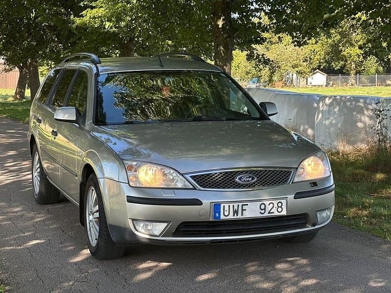 Silver Begagnad 2004 Ford Mondeo Kombi | 12 500 kr (Bra pris) - Bild 1/4