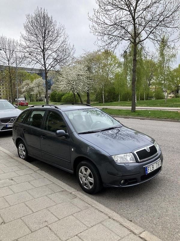 Grå Begagnad 2007 Skoda Fabia Kombi | 28 000 kr (Bra pris) - Bild 1/4