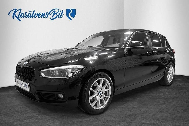 Svart Begagnad 2016 BMW 118 Advantage Halvkombi | 119 900 kr (Bra pris) - Bild 1/4