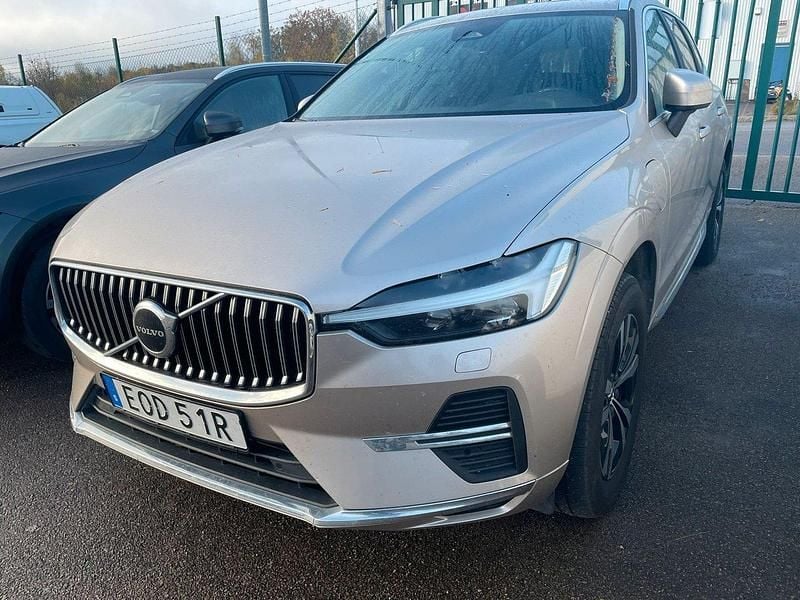 Ljusgrå (bright dusk metallic) Begagnad 2023 Volvo XC60 Core SUV | 419 000 kr (Marknadspris) - Bild 1/2