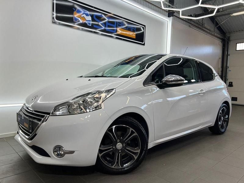 Vit Begagnad 2012 Peugeot 208 Halvkombi | 79 900 kr (Lite dyr) - Bild 1/4