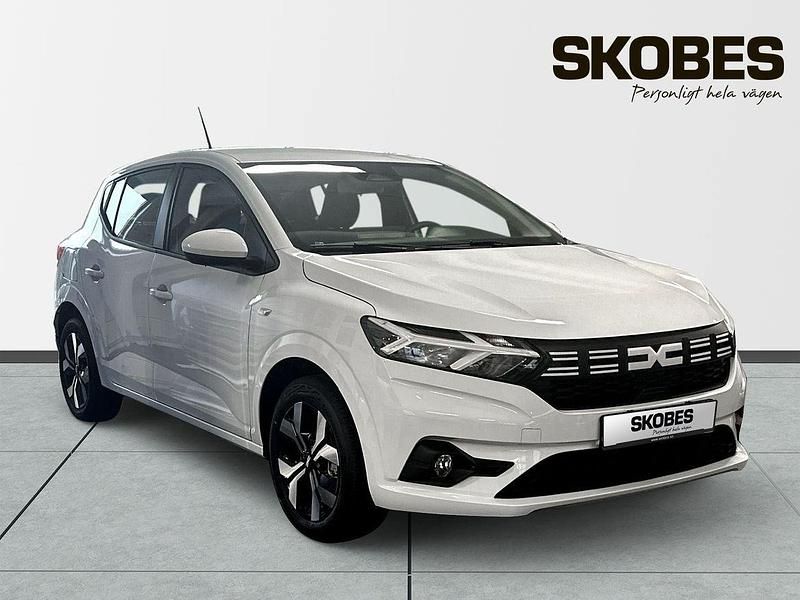 Vit Ny 2025 Dacia Sandero Expression Halvkombi | 224 900 kr (Marknadspris) - Bild 1/3