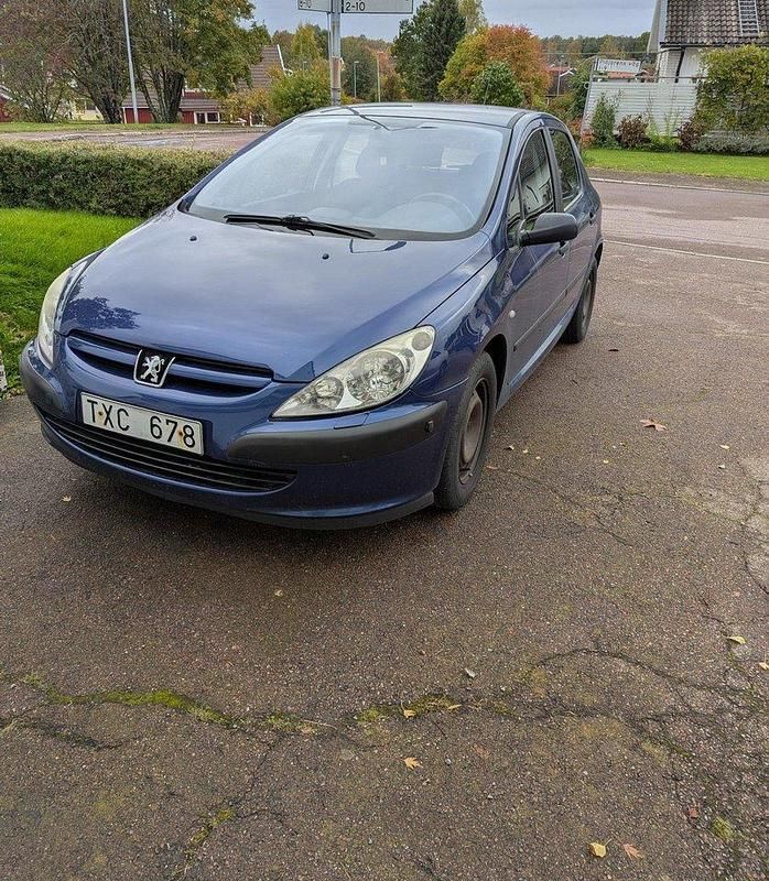 Blå Begagnad 2003 Peugeot 307 Halvkombi | 18 000 kr (Marknadspris) - Bild 1/2