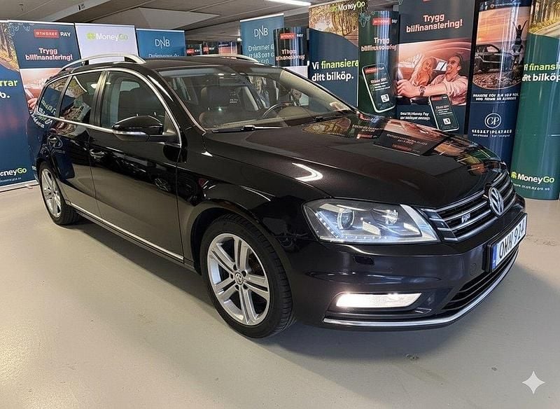 Svart Begagnad 2013 VW Passat Kombi | 98 900 kr (Marknadspris) - Bild 1/4