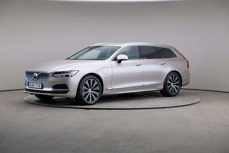 Ljusgrå (bright dusk) Begagnad 2022 Volvo V90 Core Kombi | 395 000 kr (Marknadspris) - Bild 1/4
