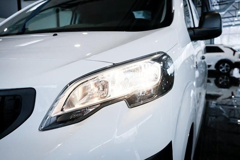 Begagnad Peugeot Expert 144 HK (105 kW) 2022 Vit Van