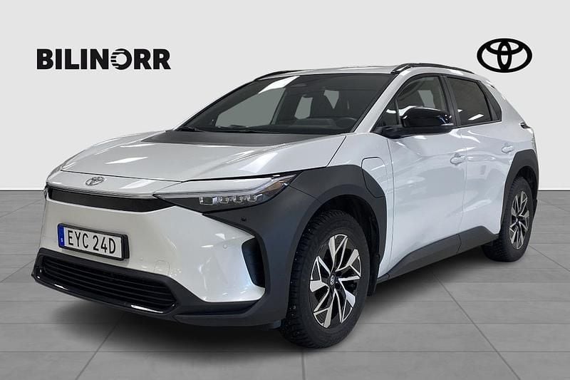 Begagnad Toyota bZ4X Style 252 kW (343 HK) 2023 Vit SUV