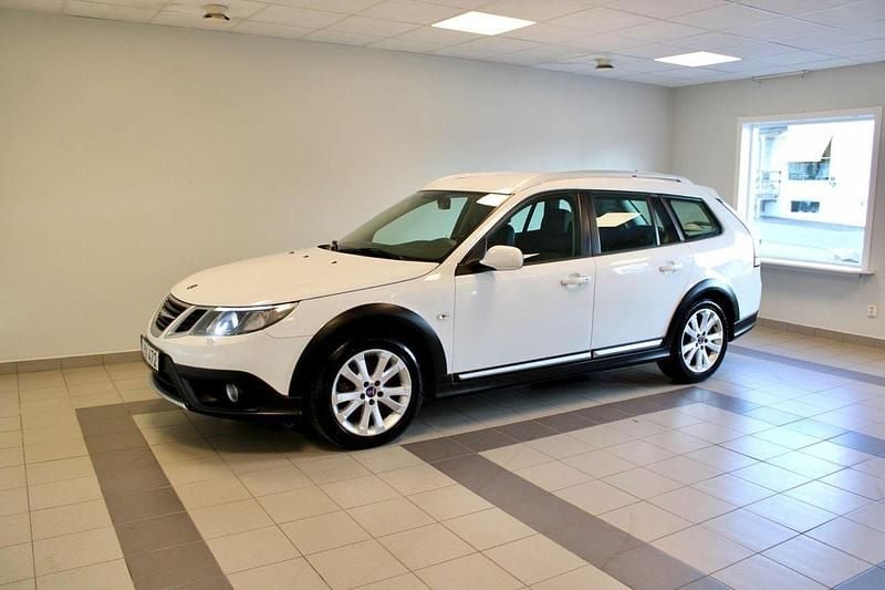 Vit Begagnad 2010 Saab 9-3X Kombi | 119 900 kr (Dyr) - Bild 1/4