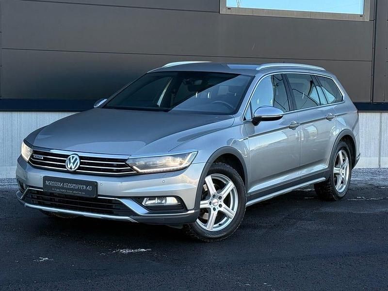 Silver Begagnad 2016 VW Passat Alltrack Kombi | 139 800 kr (Marknadspris) - Bild 1/4