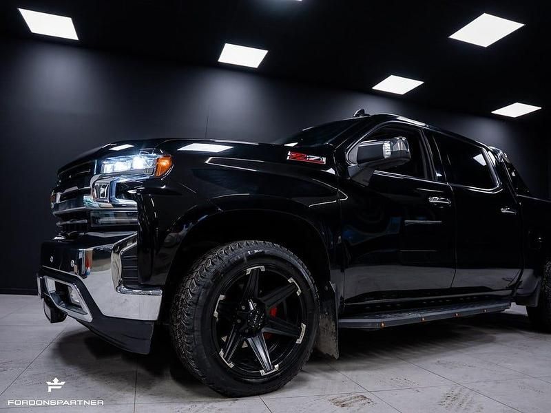 Begagnad Chevrolet Silverado 282 HK (207 kW) 2020 Svart