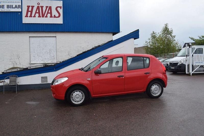 Röd Begagnad 2011 Dacia Sandero Halvkombi | 39 500 kr - Bild 1/4