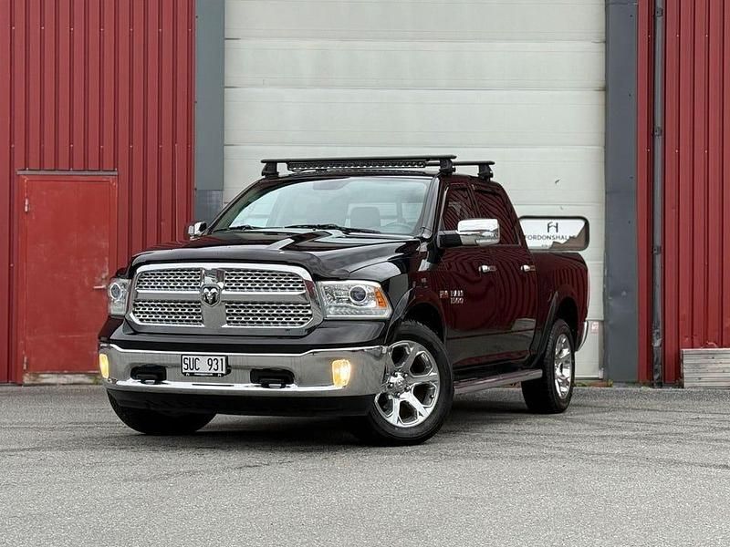Svart Begagnad 2014 Dodge Ram Pickup | 329 900 kr (Marknadspris) - Bild 1/4
