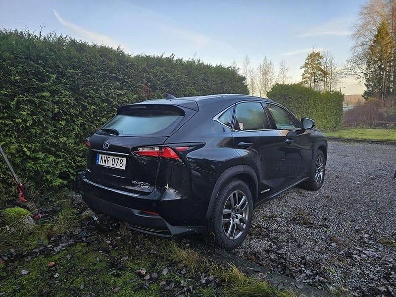 Begagnad Lexus NX300h Business Edition 197 HK (144 kW) 2015 SUV