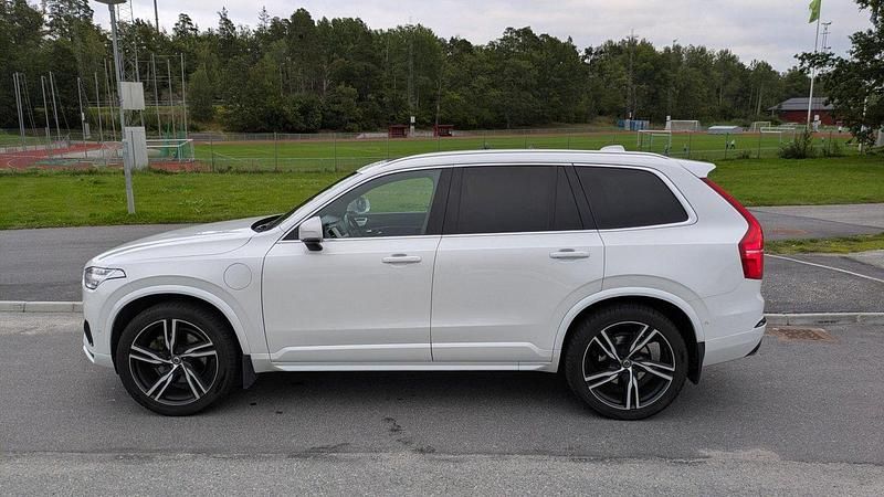 Vit Begagnad 2017 Volvo XC90 R-Design SUV | 450 000 kr (Marknadspris) - Bild 1/4