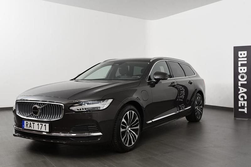 Grå Begagnad 2023 Volvo V90 Core Kombi | 439 800 kr (Marknadspris) - Bild 1/4