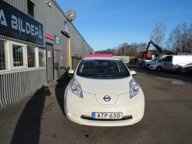 Begagnad Nissan Leaf 80 kW (109 HK) 2014 Vit Halvkombi