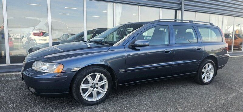 Blå Begagnad 2005 Volvo V70 Kinetic Kombi | 39 900 kr (Dyr) - Bild 1/4